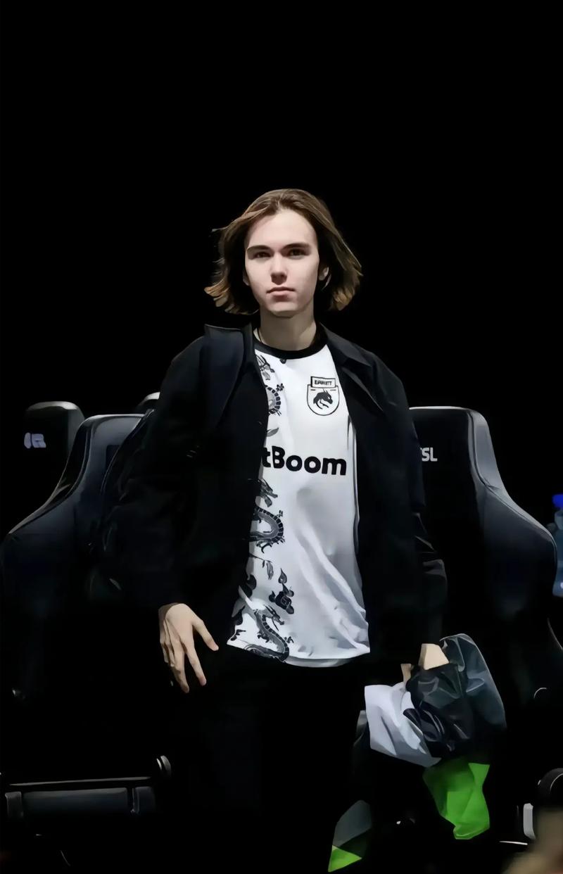 shanji ：第一局剑魔最大的失误就是团战闪现撞墙了